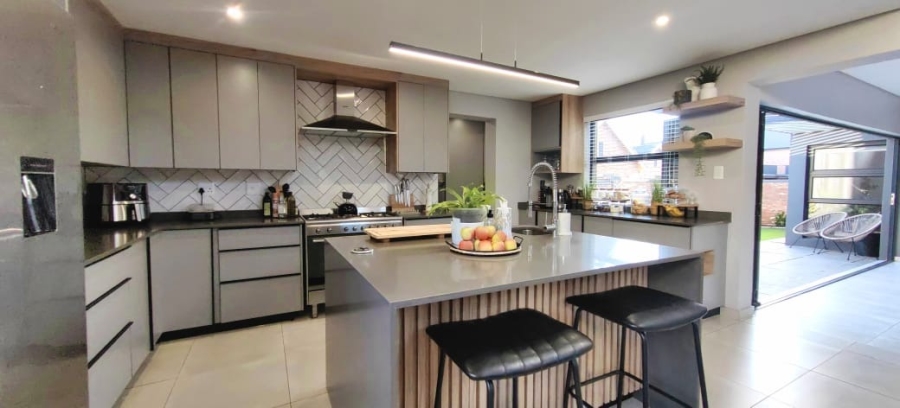 4 Bedroom Property for Sale in De Land Estate North West